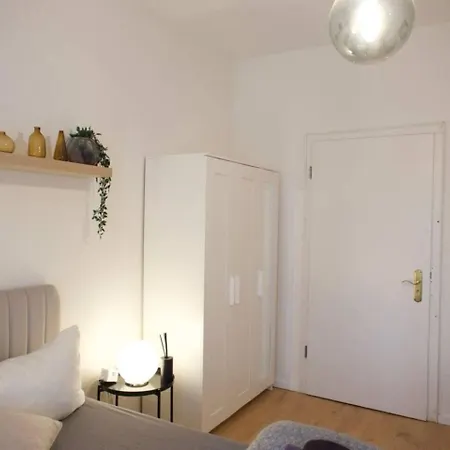 Ground-floor For 2 Ppl In Prenzlauer Berg