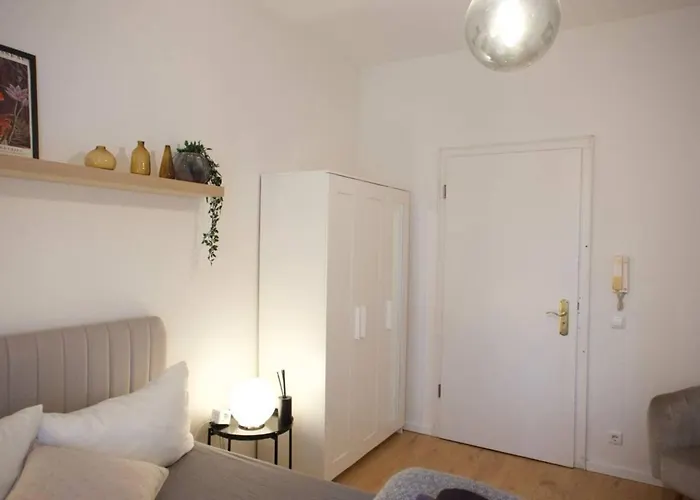 Ground-floor For 2 Ppl In Prenzlauer Berg
