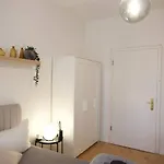 Ground-floor For 2 Ppl In Prenzlauer Berg