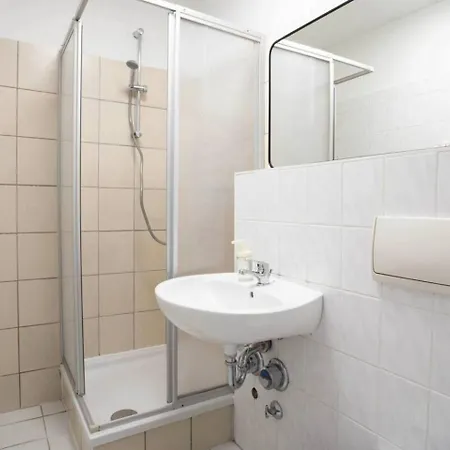 Appartamento Ground-floor For 2 Ppl In Prenzlauer Berg Berlino